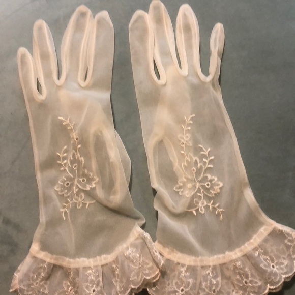 Vintage Accessories - Vintage lace gloves white with edged flowers